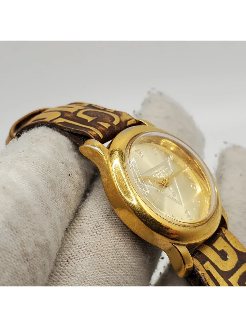 Vintage 1994 Womens Watch New Battery Gold Tone 26mm
